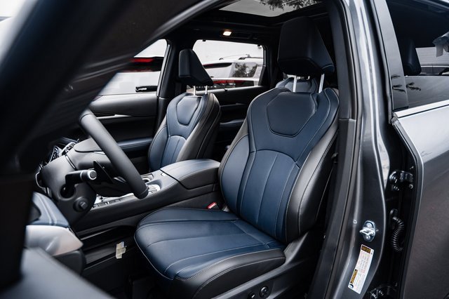 New 2026 INFINITI QX60 Sport w/ Dark Cargo Package image 17