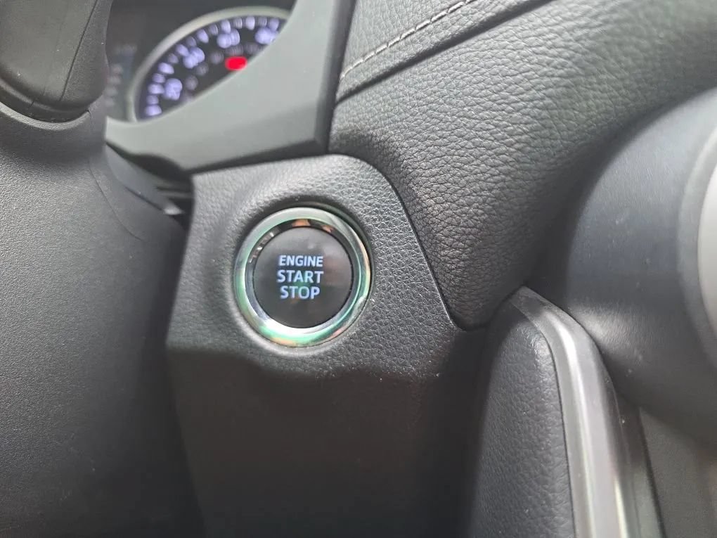 Used 2019 Toyota RAV4 XLE FWD image 32