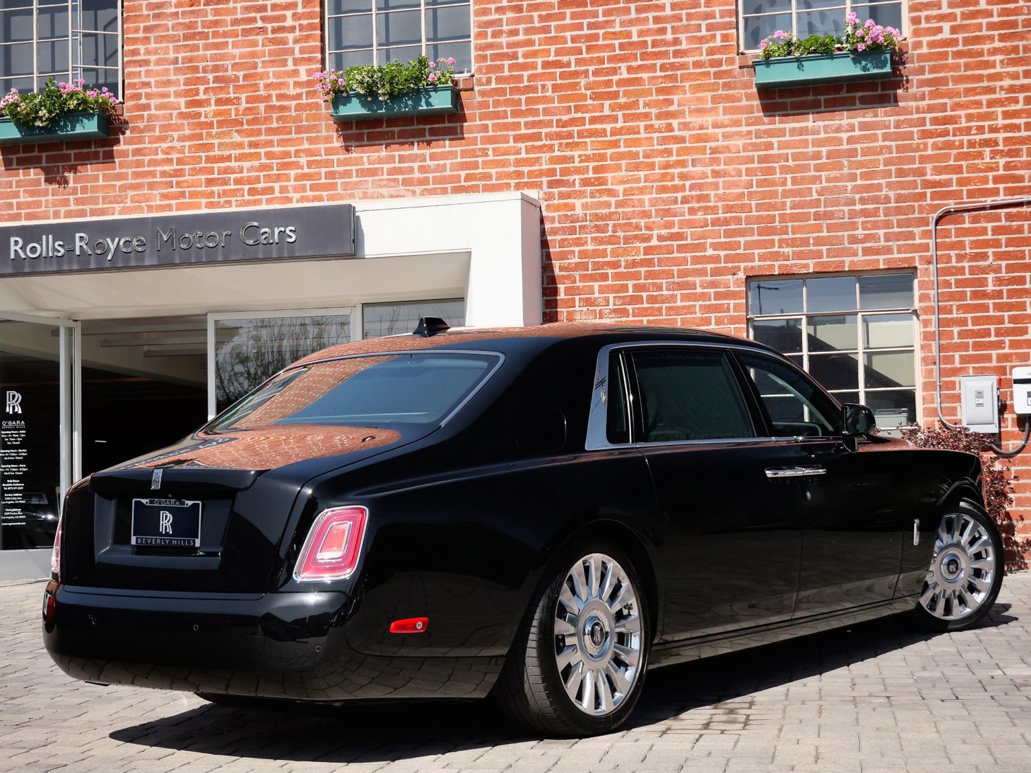 Certified 2022 Rolls-Royce Phantom Extended Wheelbase w/ The Phantom Package RWD image 2