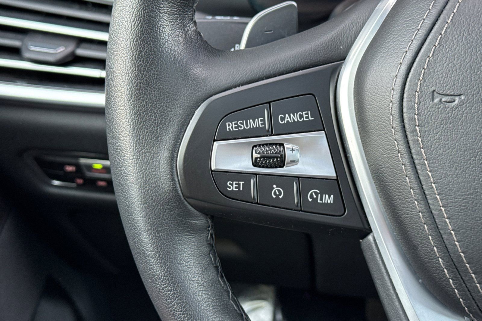 Used 2022 BMW X5 xDrive40i w/ Parking Assistance Package image 28