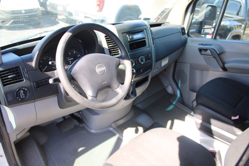 Used 2015 Freightliner Sprinter 3500 image 18