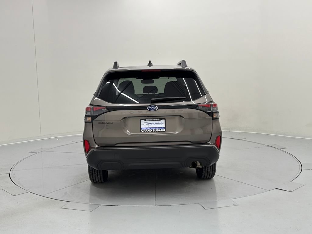Used 2025 Subaru Forester Premium image 4