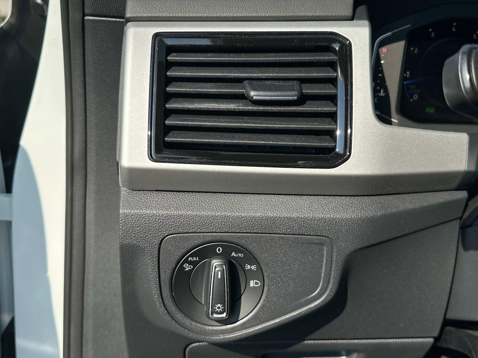 Certified 2022 Volkswagen Atlas Cross Sport SE image 17