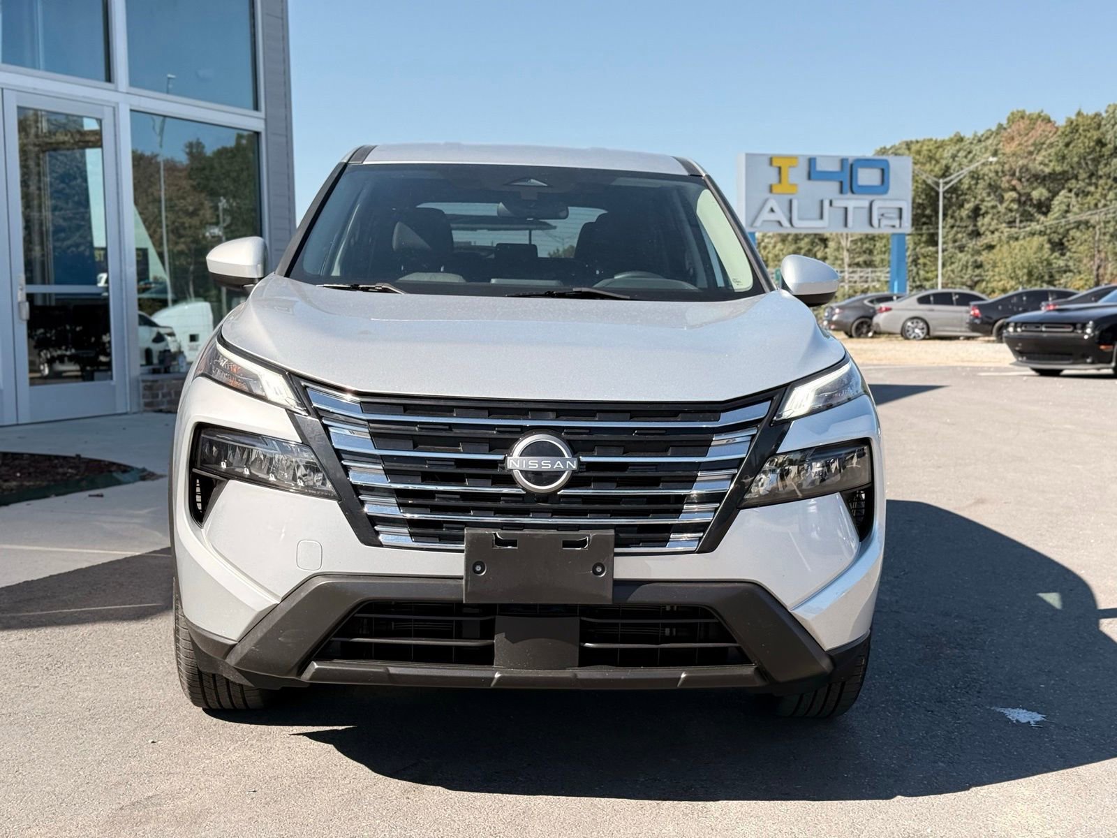 Used 2024 Nissan Rogue SV image 2