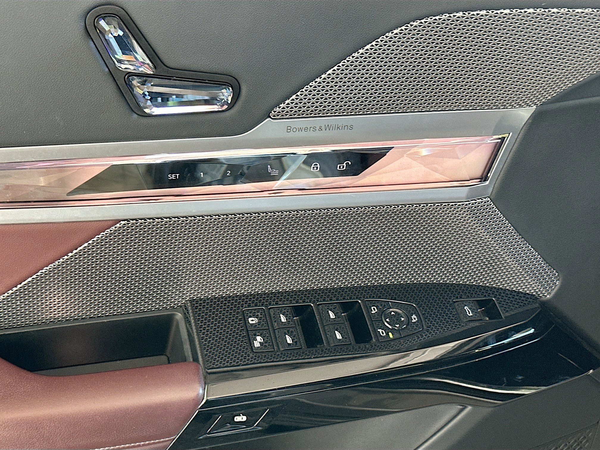 Certified 2023 BMW 740i image 18