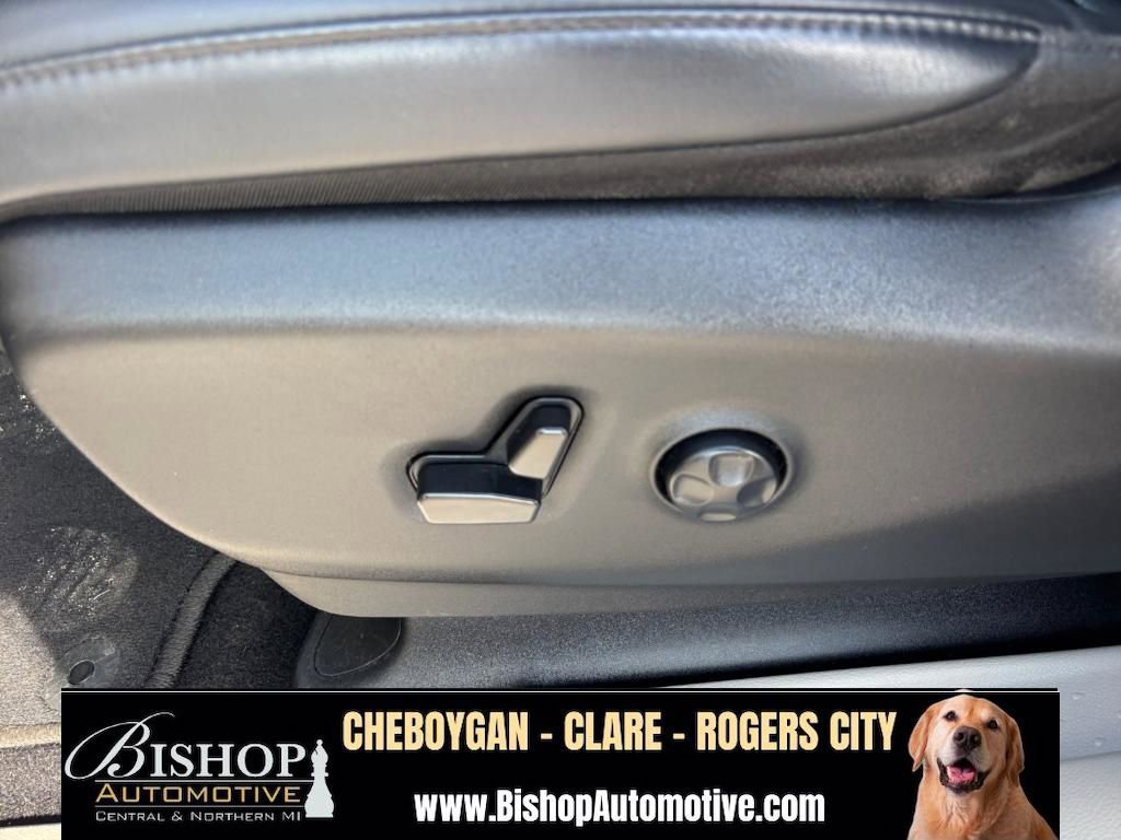Used 2023 Chrysler Pacifica Touring-L FWD image 27