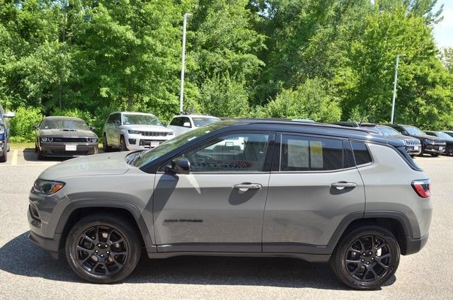Used 2023 Jeep Compass Latitude w/ Convenience Group AWD/4WD image 5