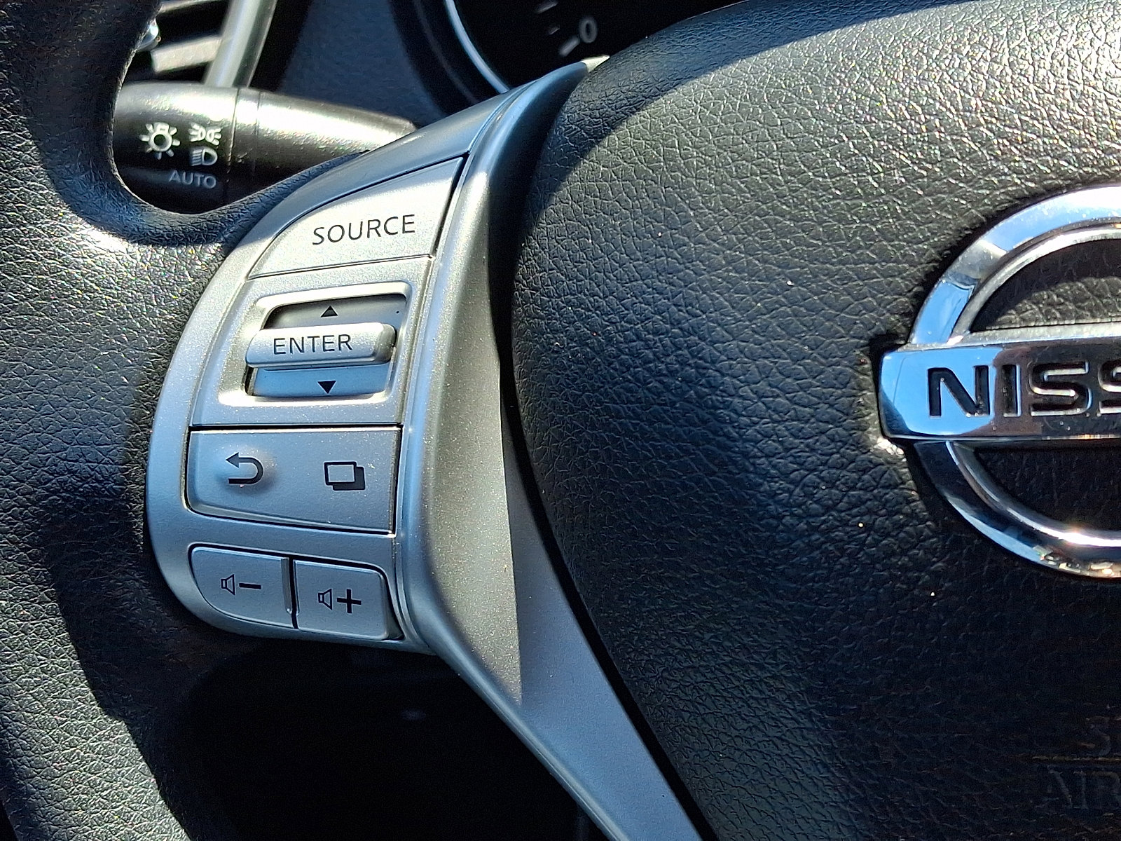 Used 2016 Nissan Rogue SV AWD/4WD image 20