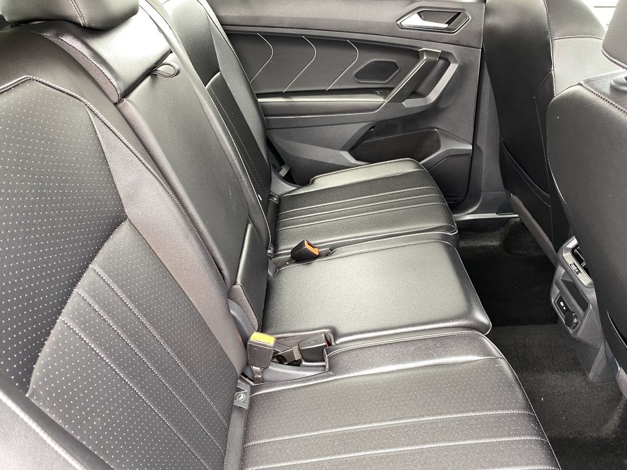 Used 2024 Volkswagen Tiguan SE FWD image 12
