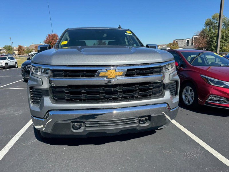 Used 2024 Chevrolet Silverado 1500 LT AWD/4WD image 3