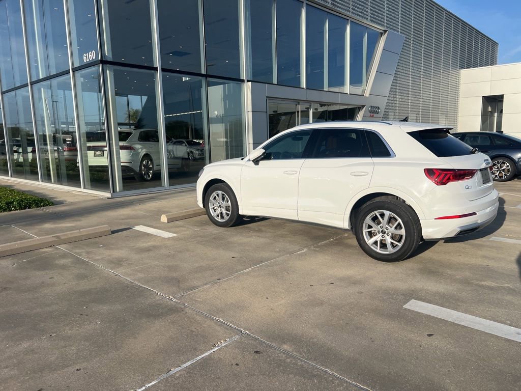 Used 2023 Audi Q3 2.0T Premium w/ Convenience Package image 2