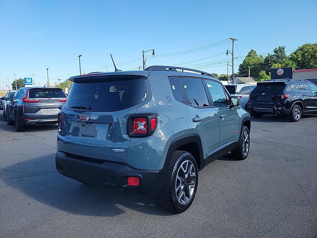 Used 2017 Jeep Renegade Latitude w/ Cold Weather Group AWD/4WD image 5