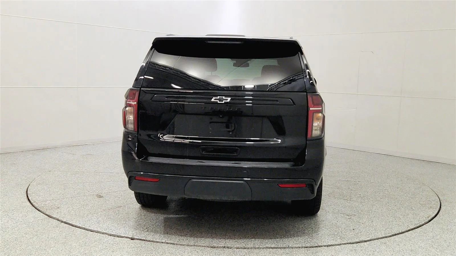 Used 2023 Chevrolet Tahoe Z71 w/ Luxury Package AWD/4WD image 6