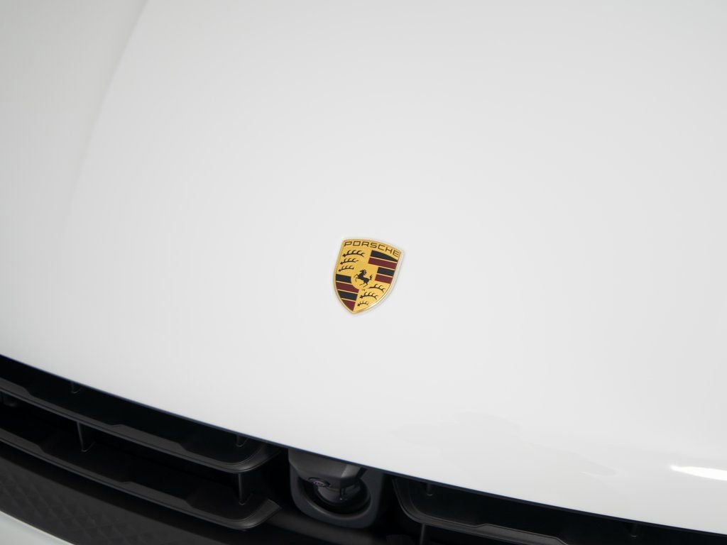 Certified 2025 Porsche Macan image 37