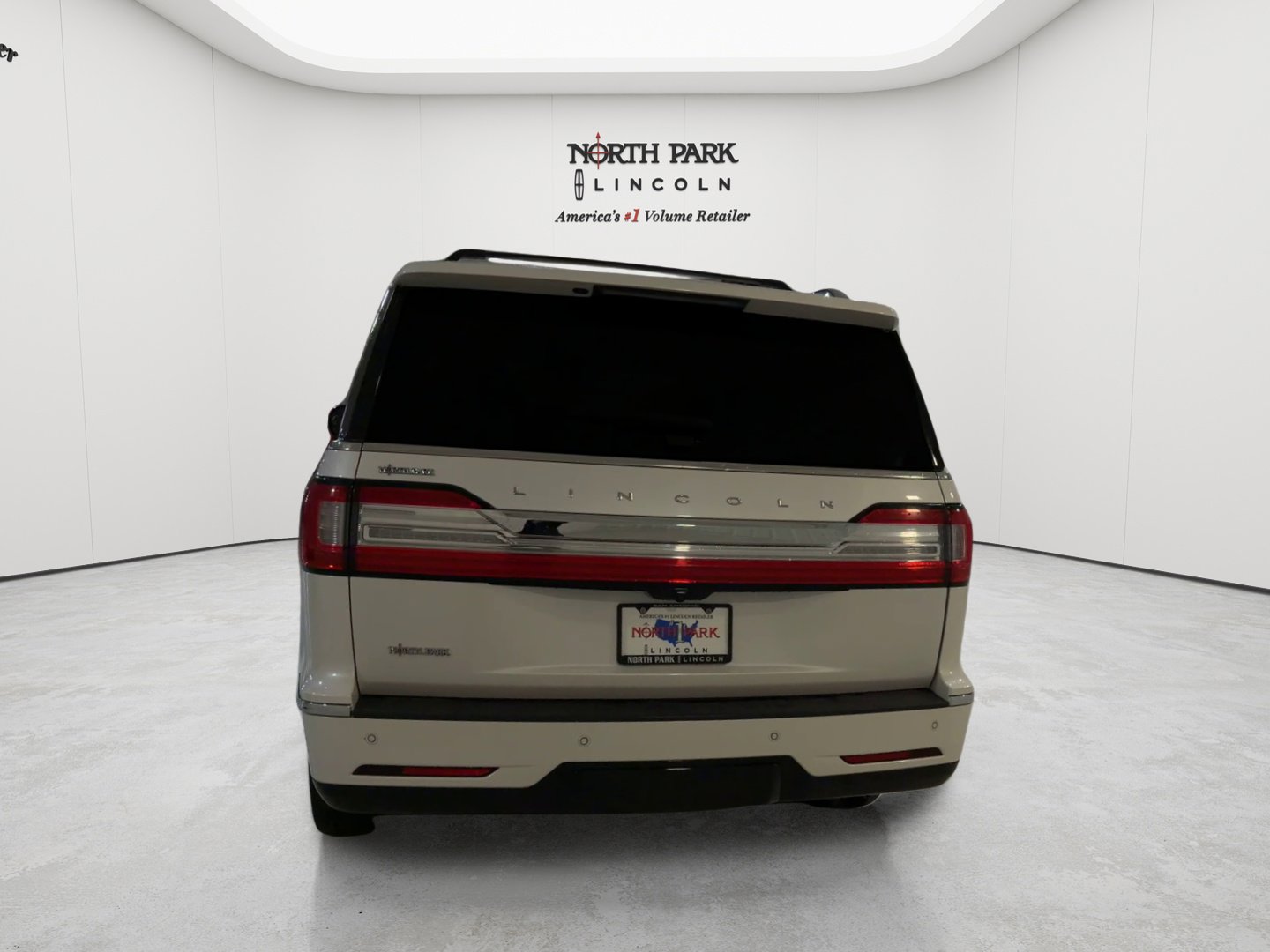 Used 2019 Lincoln Navigator Select w/ Cargo Package AWD/4WD image 6