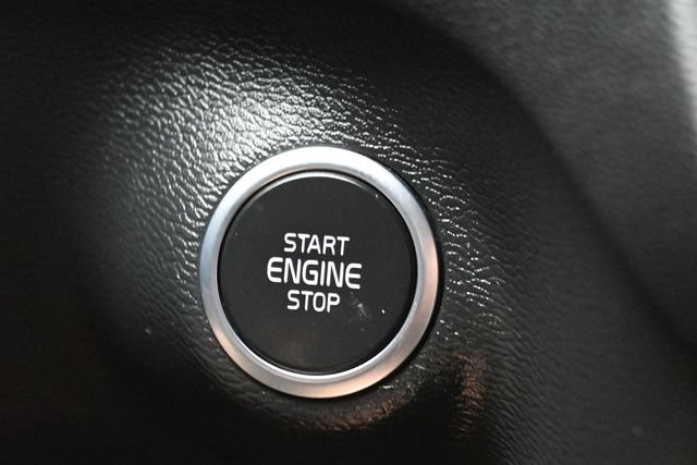 Used 2023 Volvo XC40 B5 Core w/ Convenience Package AWD/4WD image 21
