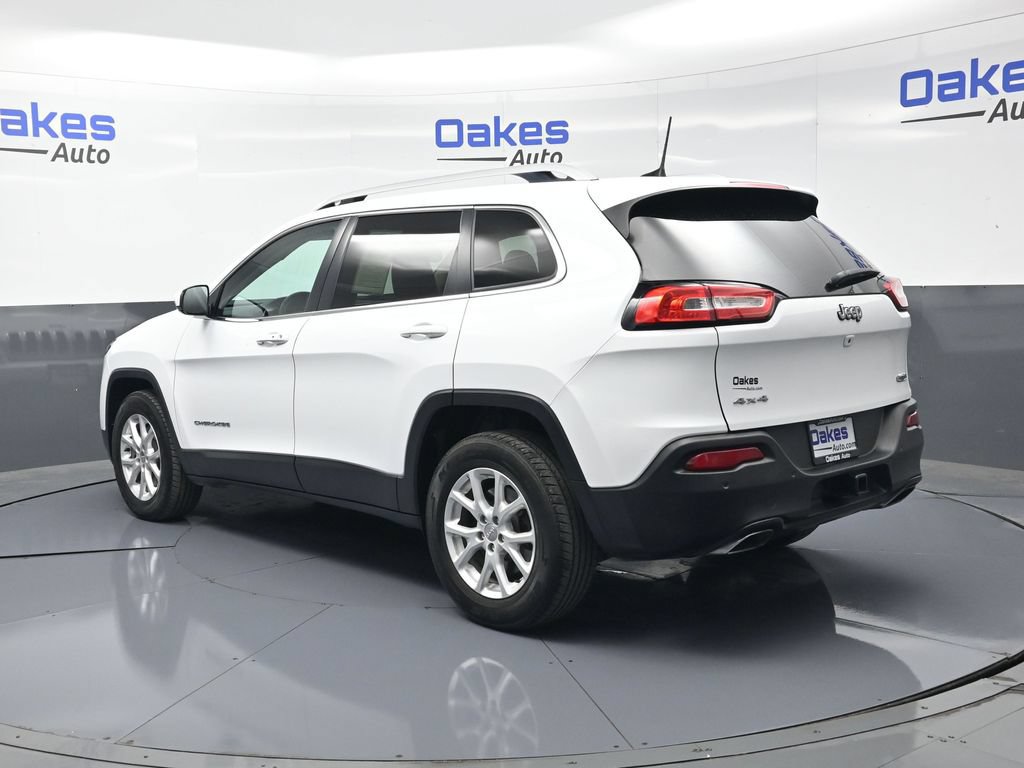 Used 2018 Jeep Cherokee Latitude Plus w/ Cold Weather Group AWD/4WD image 5