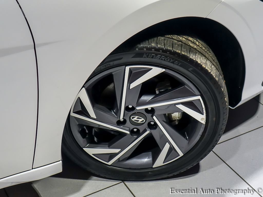 Used 2025 Hyundai Elantra SEL image 16