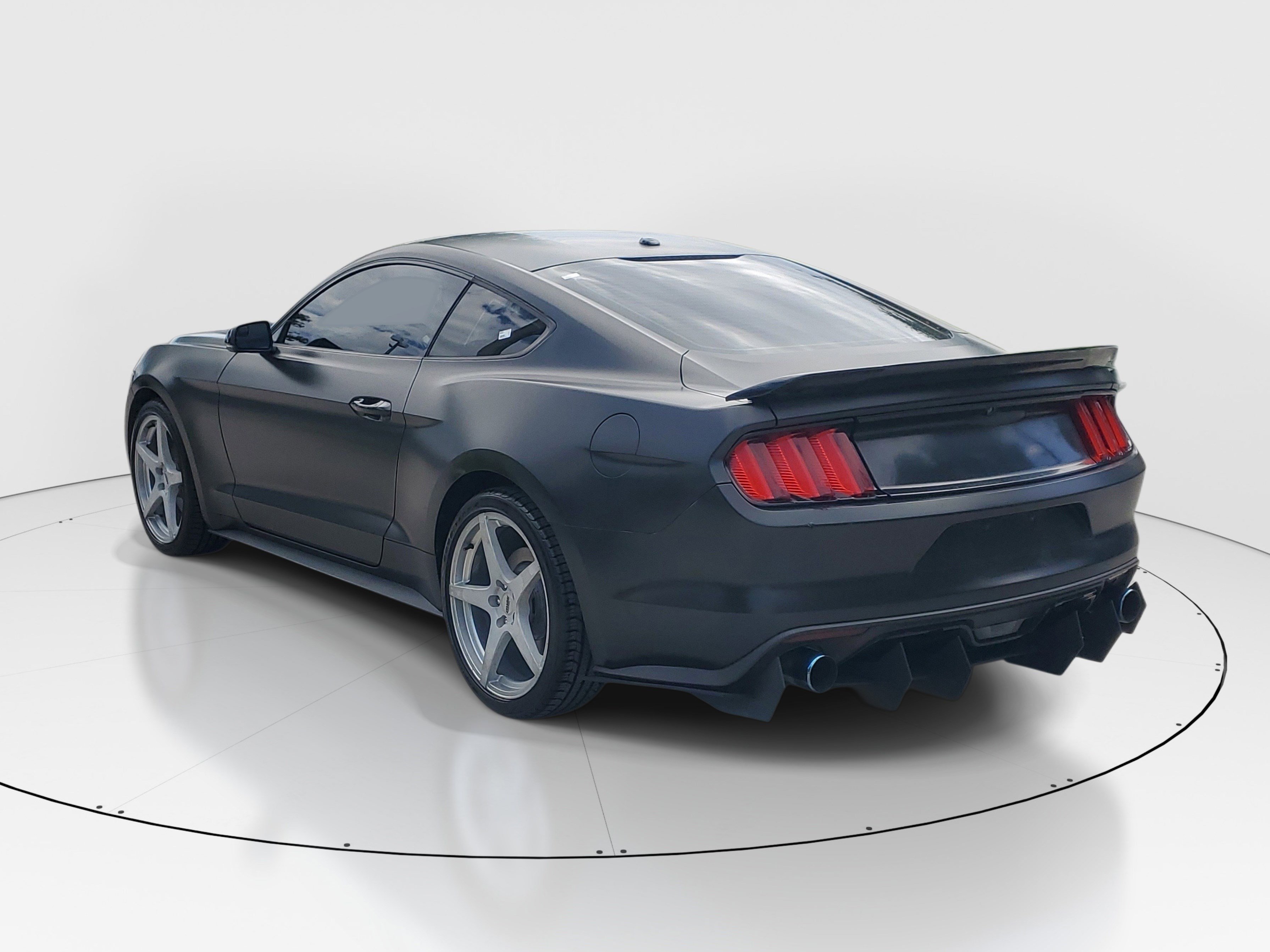 Used 2016 Ford Mustang Premium RWD image 5