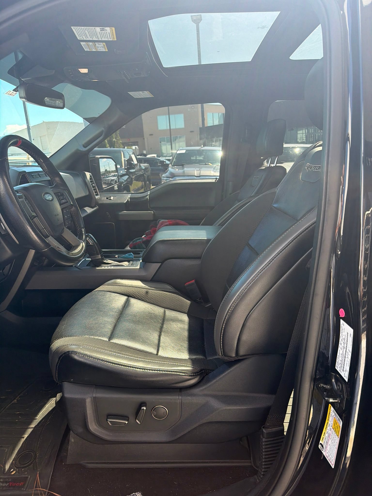 Used 2019 Ford F150 Raptor w/ Equipment Group 802A Luxury AWD/4WD image 10