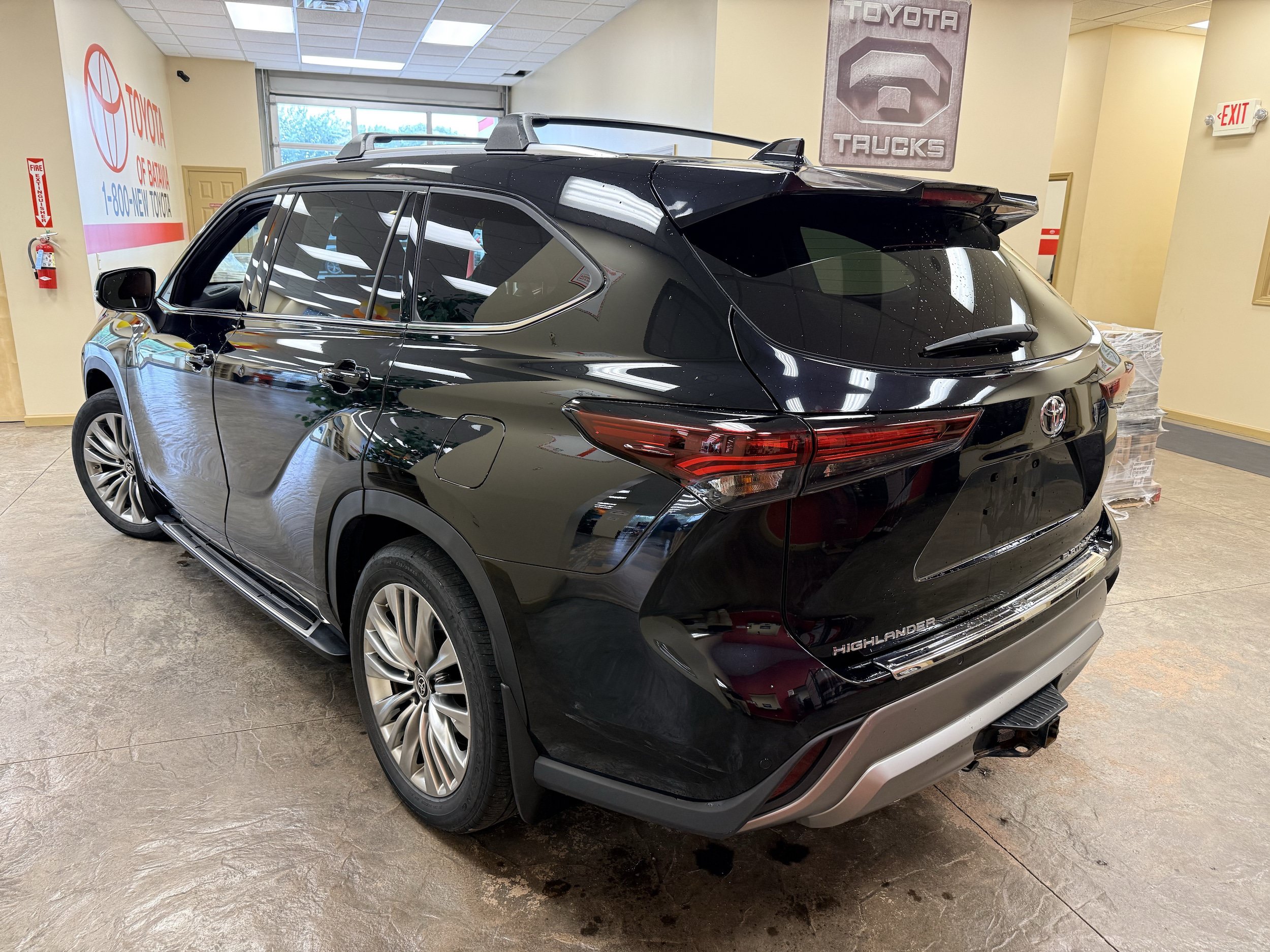 Used 2024 Toyota Highlander Platinum AWD/4WD image 9
