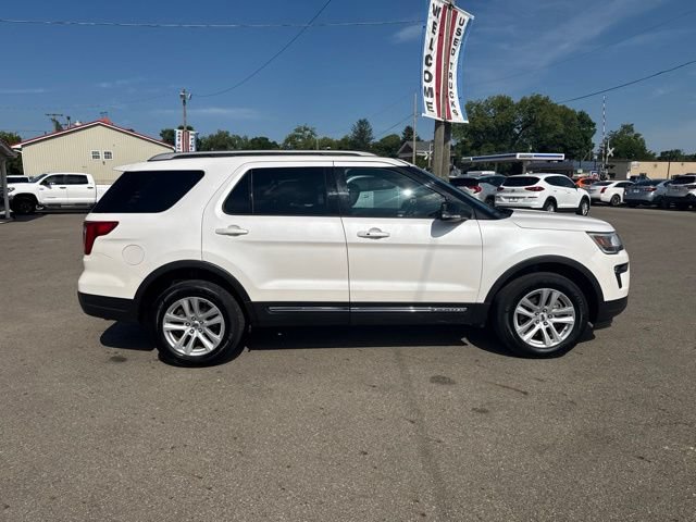 Used 2018 Ford Explorer XLT w/ Equipment Group 202A AWD/4WD image 2