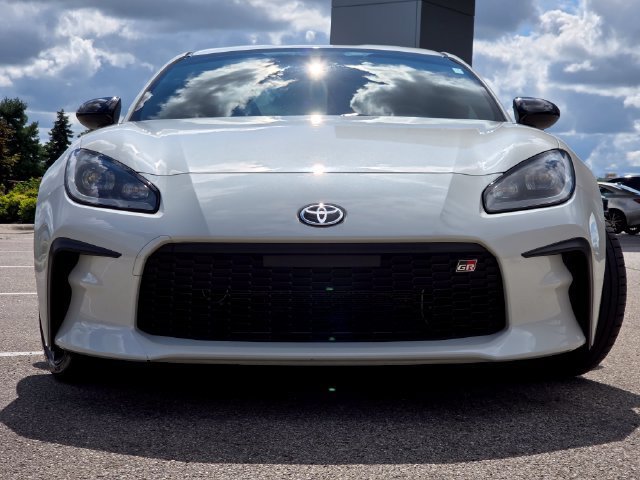 Used 2022 Toyota GR86 Premium w/ GR Appearance Package 1 (TMS RWD image 3