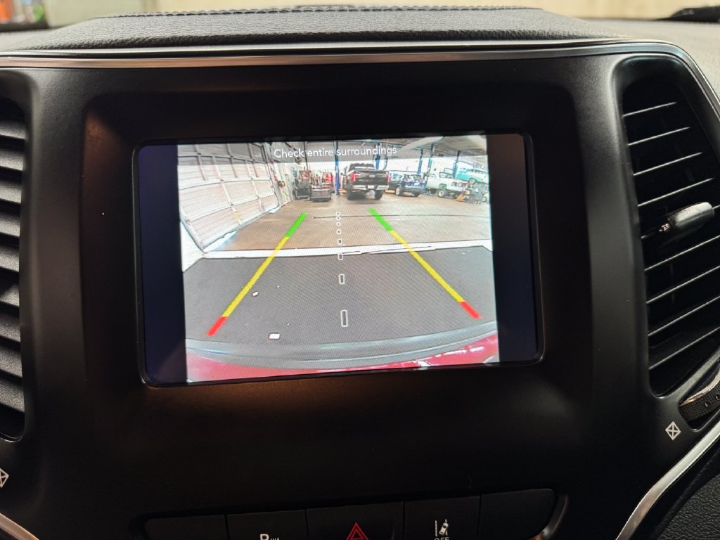 Used 2021 Jeep Cherokee Latitude Plus FWD image 22
