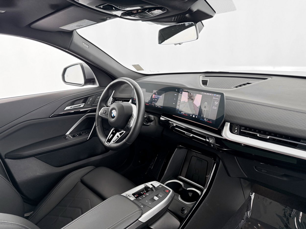 Used 2025 BMW X2 xDrive28i w/ M Sport Package image 29