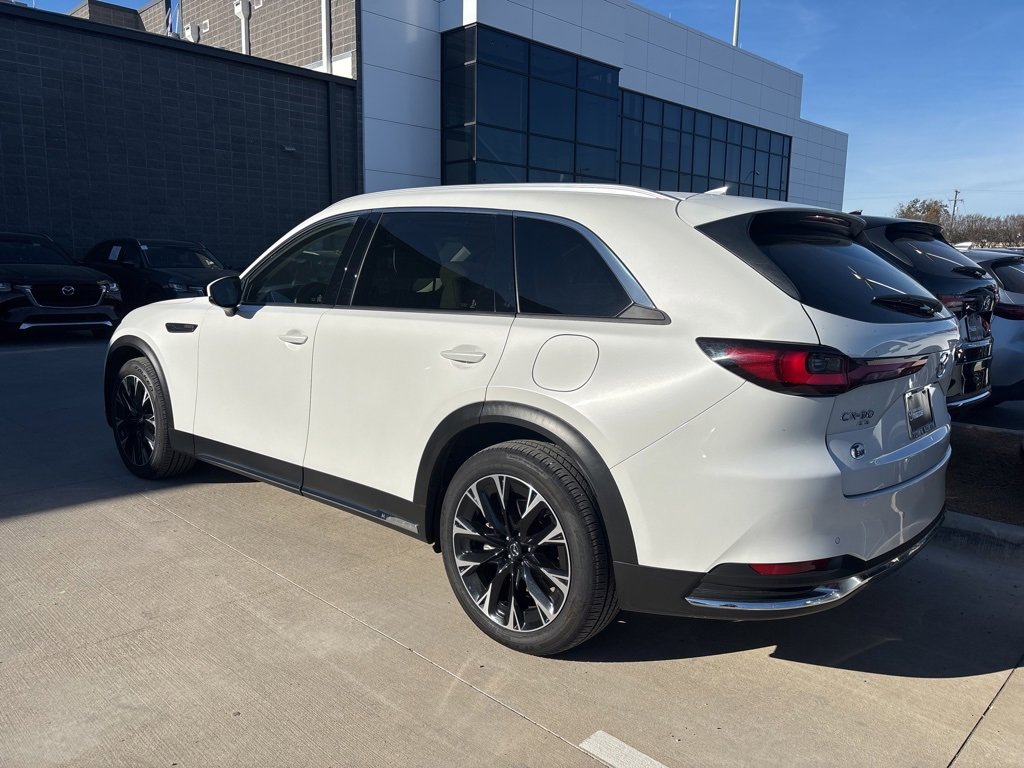 Used 2024 MAZDA CX-90 Plug-In Hybrid w/ Premium Pkg image 4
