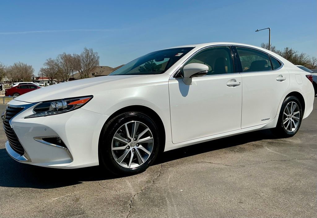 Used 2016 Lexus ES 300h w/ Premium Package w/Wood Trim image 7