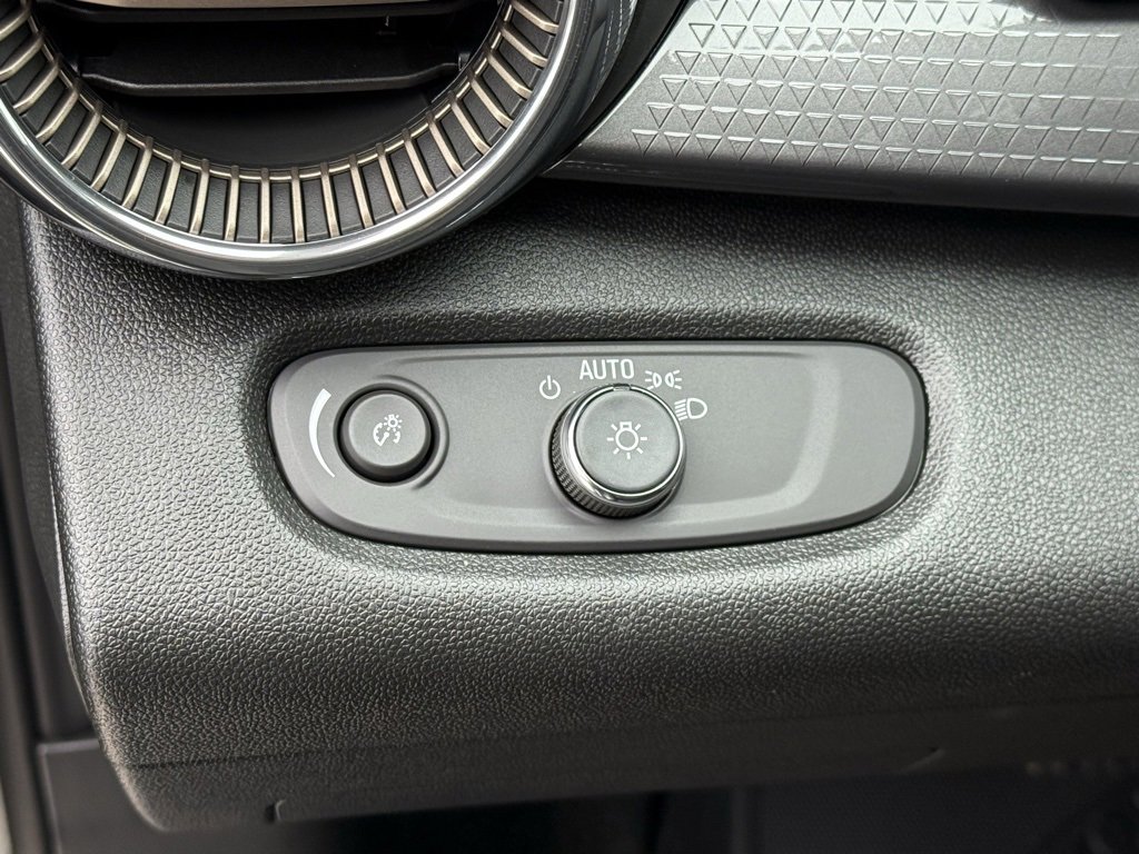 Used 2025 Chevrolet Trax ACTIV w/ Driver Confidence Package image 30