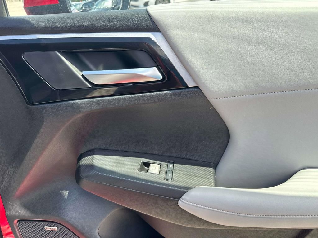 Used 2025 Mitsubishi Outlander SE image 16