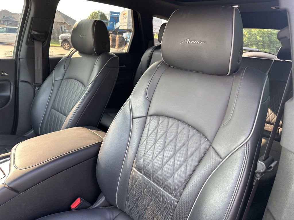 Used 2022 Buick Enclave Avenir w/ Avenir Technology Package image 25