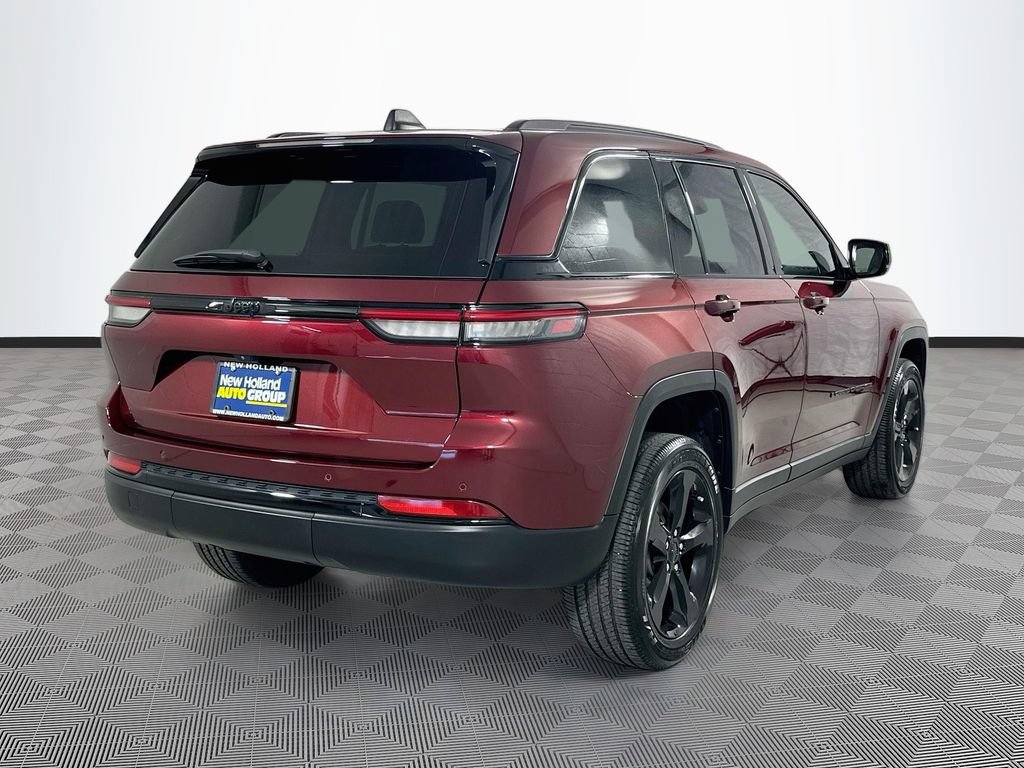 Used 2023 Jeep Grand Cherokee Altitude RWD image 7