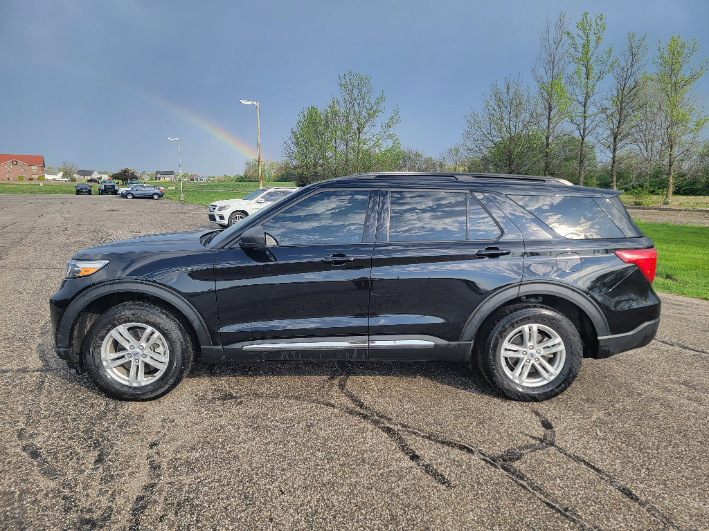 Used 2023 Ford Explorer XLT w/ Equipment Group 202A AWD/4WD image 5