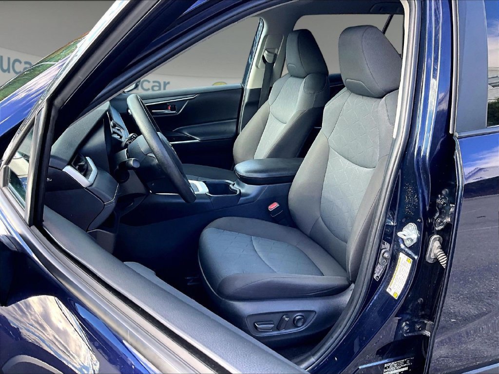 Used 2025 Toyota RAV4 XLE AWD/4WD image 10