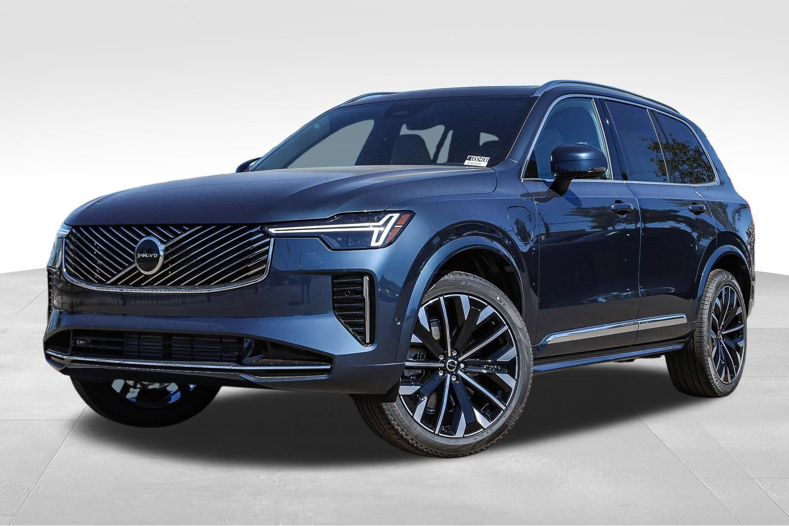 New 2026 Volvo XC90 T8 Plus w/ Protection Package Premier
