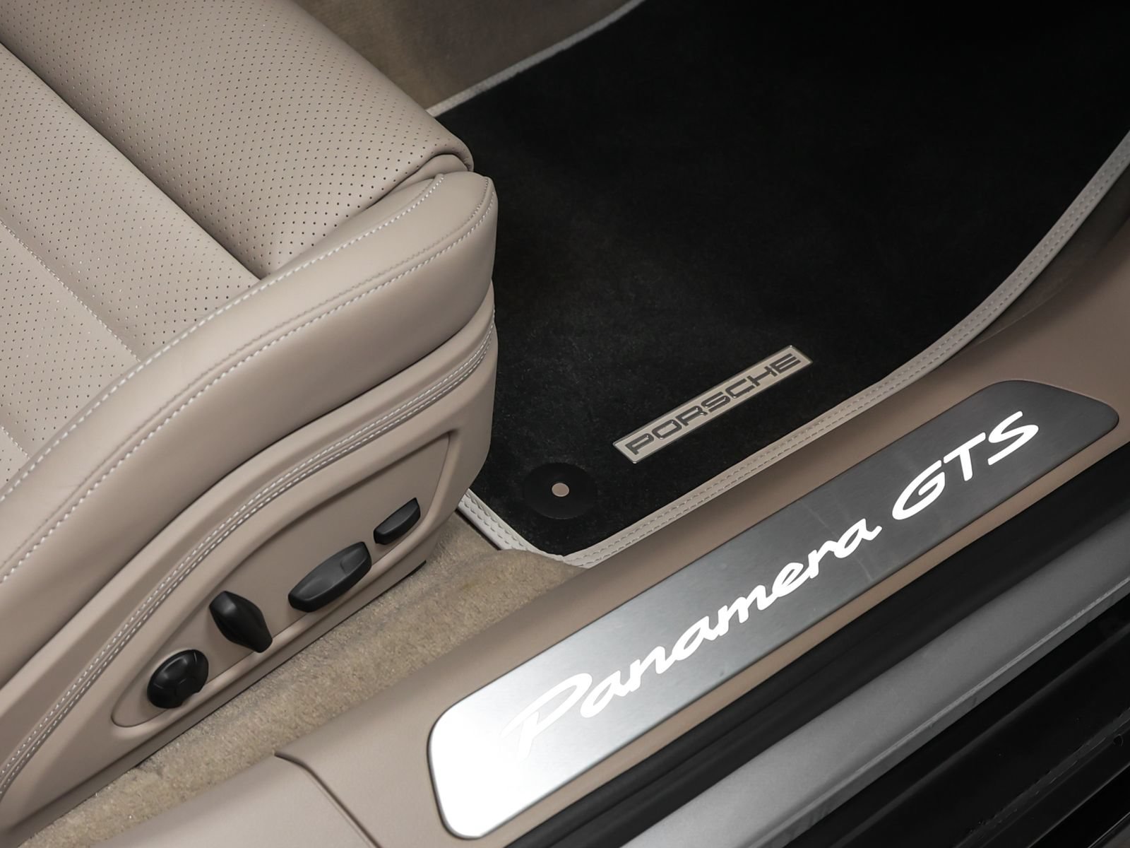 Certified 2026 Porsche Panamera GTS AWD/4WD image 25