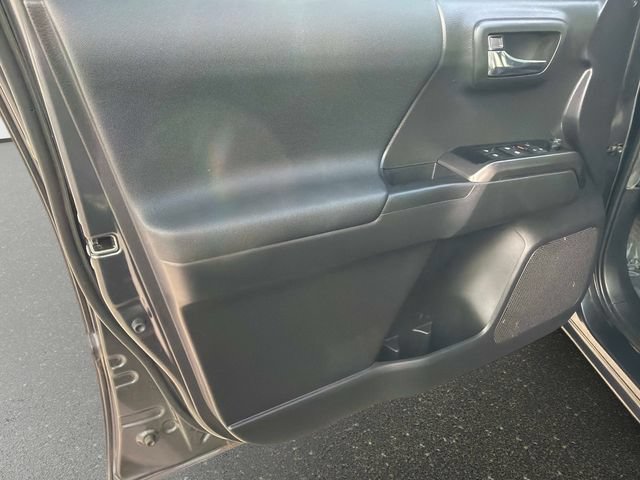 Used 2022 Toyota Tacoma TRD Sport w/ Technology Package RWD image 16