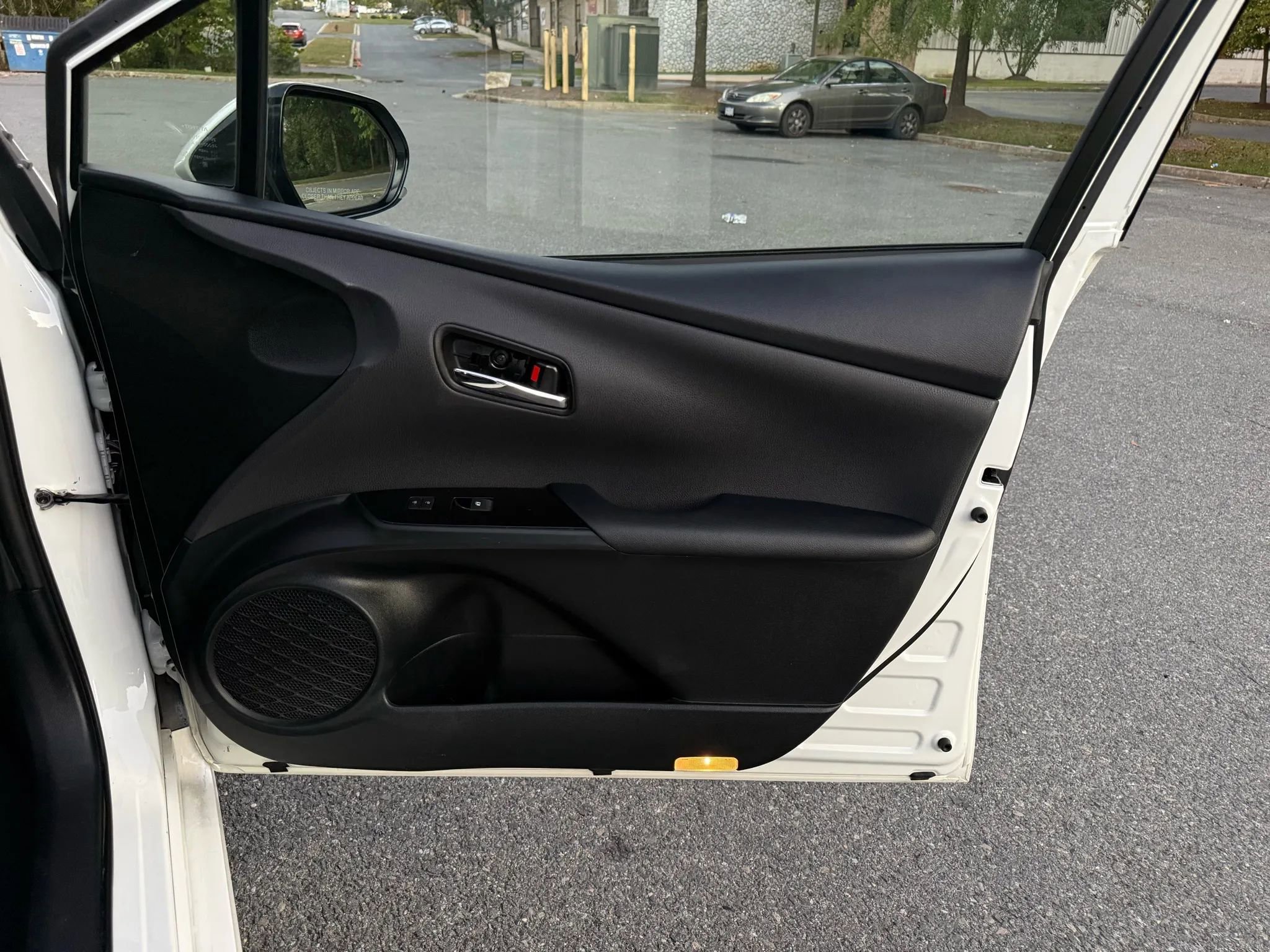 Used 2018 Toyota Prius Prime Plus w/ Carpet Mat Package image 24