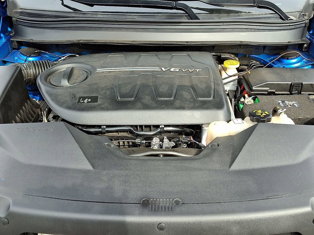 Used 2020 Jeep Cherokee Trailhawk w/ Cold Weather Group image 31