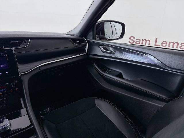 Used 2025 Jeep Grand Cherokee L Altitude image 23