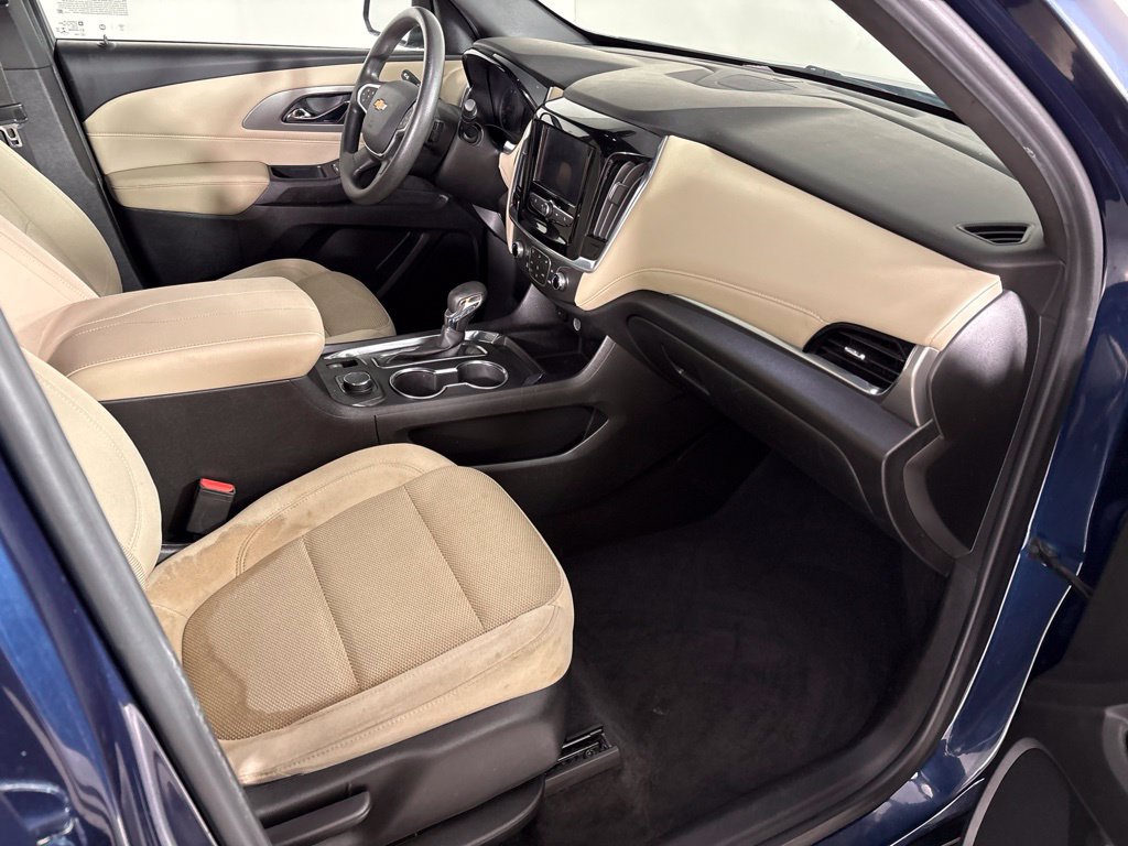 Used 2022 Chevrolet Traverse LS FWD image 19