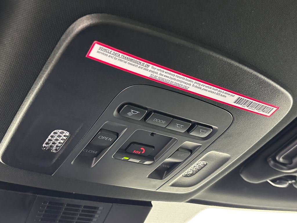 Used 2025 Toyota Camry SE w/ Convenience Package image 24