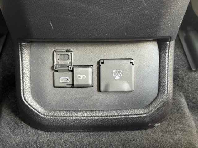 Used 2023 Toyota Highlander Limited AWD/4WD image 31