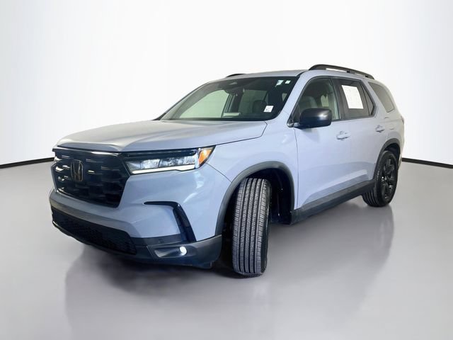 Used 2025 Honda Pilot Sport image 4