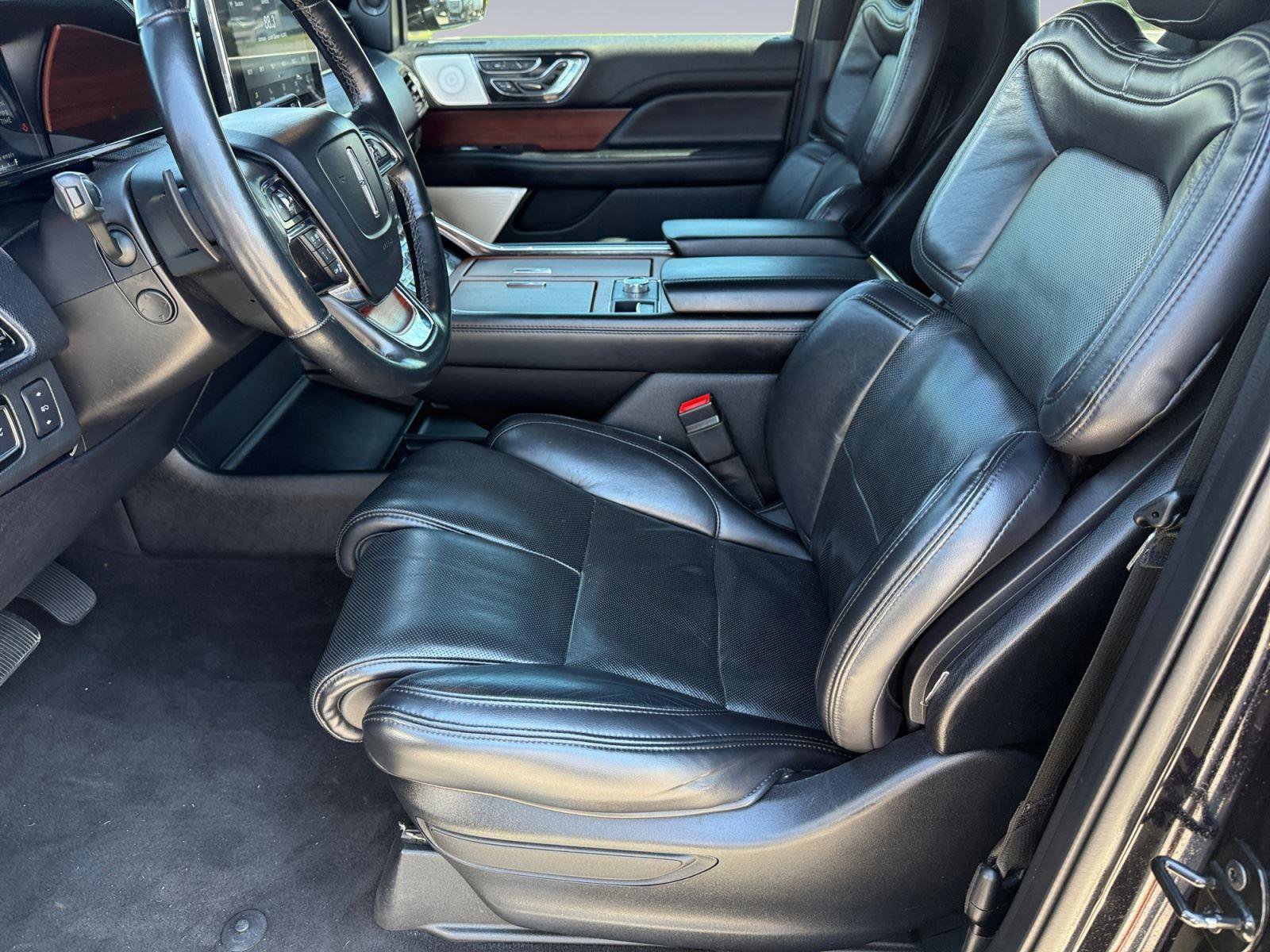 Used 2021 Lincoln Navigator Reserve w/ Luxury Package AWD/4WD image 16