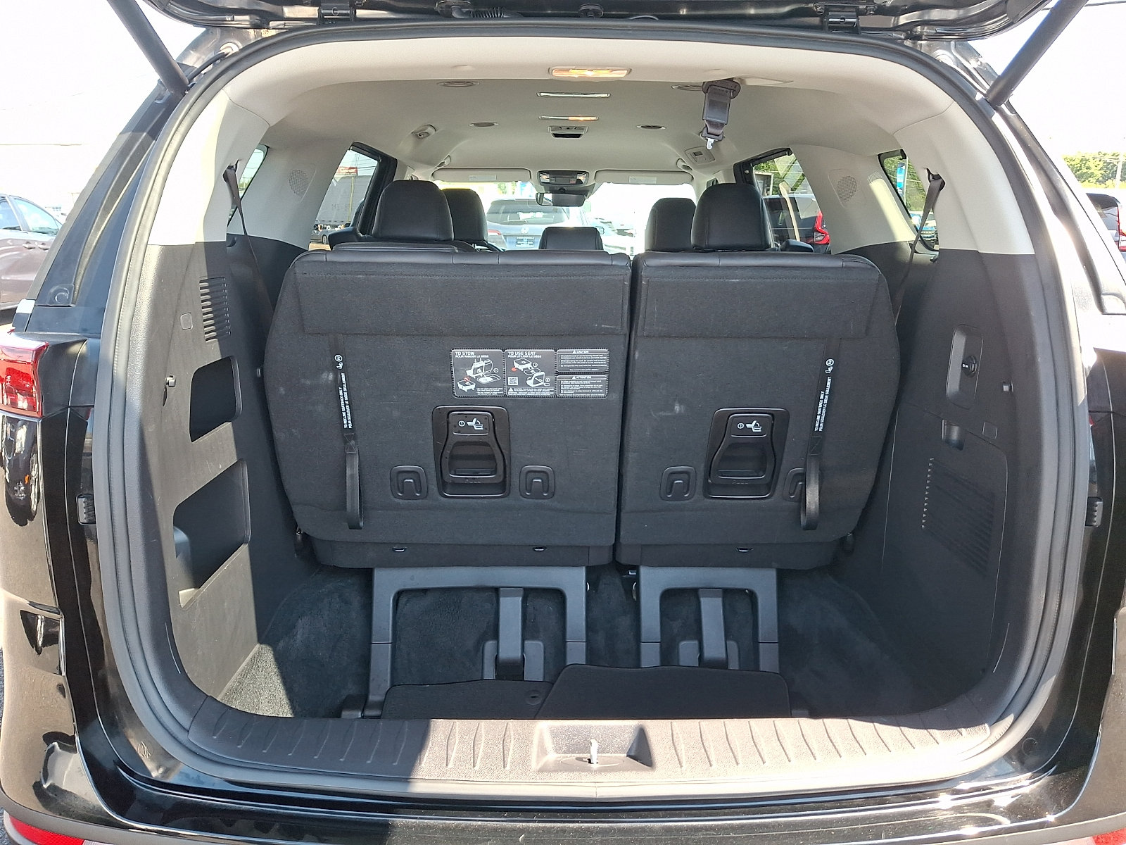 Used 2024 Kia Carnival EX FWD image 29