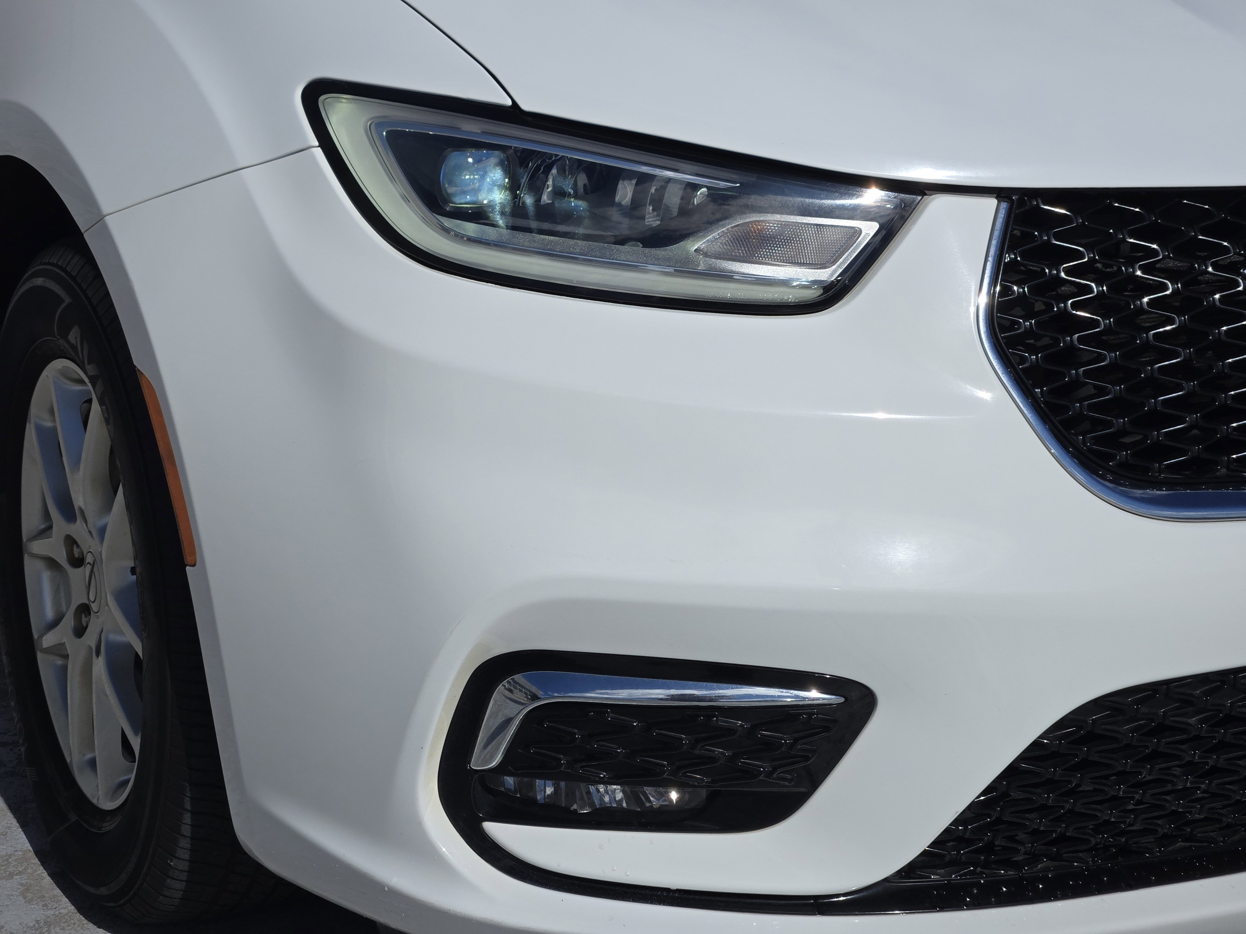 Used 2022 Chrysler Pacifica Touring-L FWD image 10